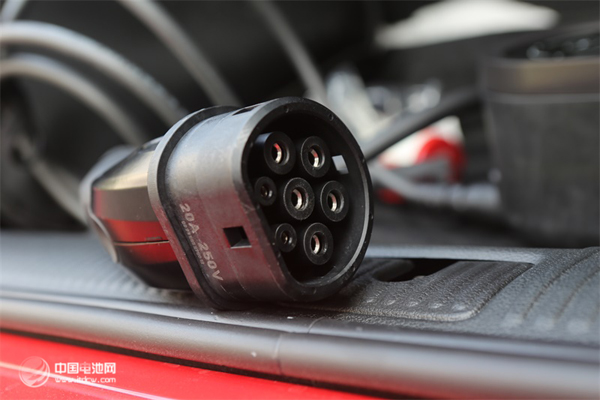 廣州加速新能源車充電設施建設 明年建1萬個充電樁 廣州加速新能源車充電設施建設 明年建1萬個充電樁