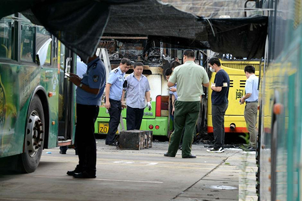 廈門11輛公交車自燃被燒毀 金龍電氣混合動力受牽連 廈門11輛公交車自燃被燒毀 金龍電氣混合動力受牽連