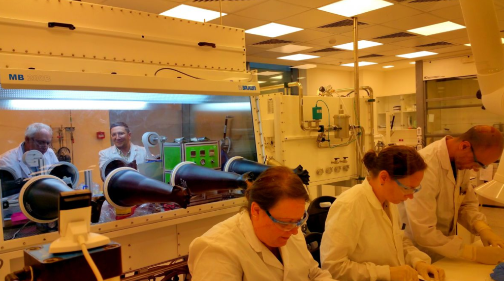 初創(chuàng)公司StoreDot的研究人員正在研發(fā)一種新型電池 初創(chuàng)公司StoreDot的研究人員正在研發(fā)一種新型電池