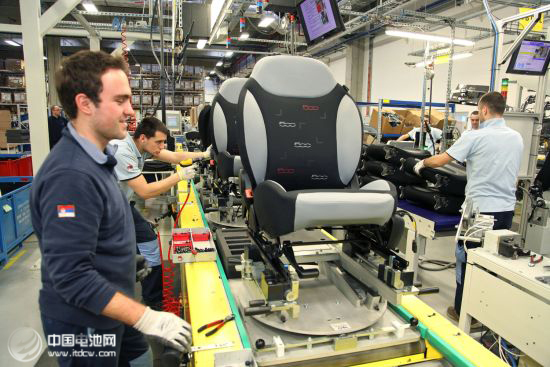 江森自控宣布計劃裁員3000人 可節約2.50億美元 江森自控宣布計劃裁員3000人 可節約2.50億美元