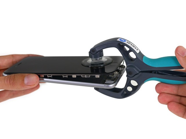 電池縮水為哪般 全新iPhone 6s Plus拆解(組圖) 電池縮水為哪般 全新iPhone 6s Plus拆解(組圖)