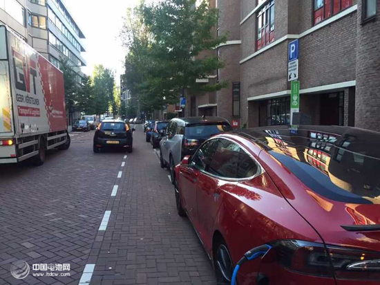 荷蘭發展新能源車領跑歐洲 2040年全部可持續能源來驅動 荷蘭發展新能源車領跑歐洲 2040年全部可持續能源來驅動