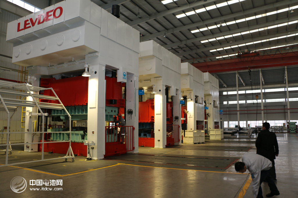 山東新能源汽車1-9月產量達24.72萬輛 同增55.59% 山東新能源汽車1-9月產量達24.72萬輛 同增55.59%