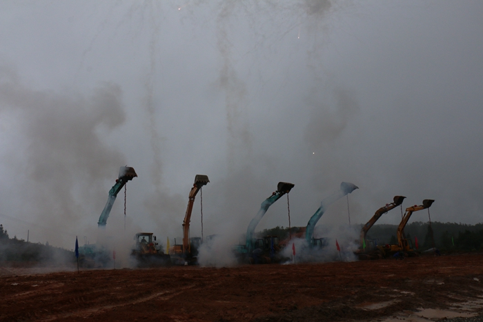 河北躍迪日產(chǎn)300萬(wàn)Ah動(dòng)力鋰電池項(xiàng)目在河北龍陵開(kāi)工