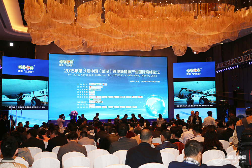 助力鋰電“達(dá)沃斯”  比亞迪提供新能源貴賓用車