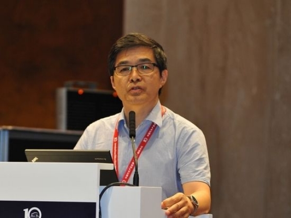 歐陽明高:新能源車嚴重依賴補貼 電池產能必將過剩 歐陽明高:新能源車嚴重依賴補貼 電池產能必將過剩