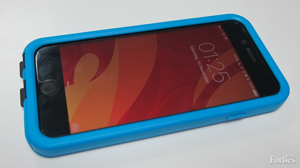 蘋果iPhone 7設(shè)計泄漏  庫克為電池保護(hù)套辯護(hù)