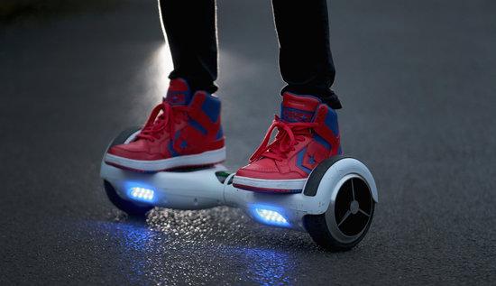 亞馬遜發(fā)現(xiàn)平衡滑行車用劣質(zhì)電池 或存爆炸隱患 亞馬遜發(fā)現(xiàn)平衡滑行車用劣質(zhì)電池 或存爆炸隱患