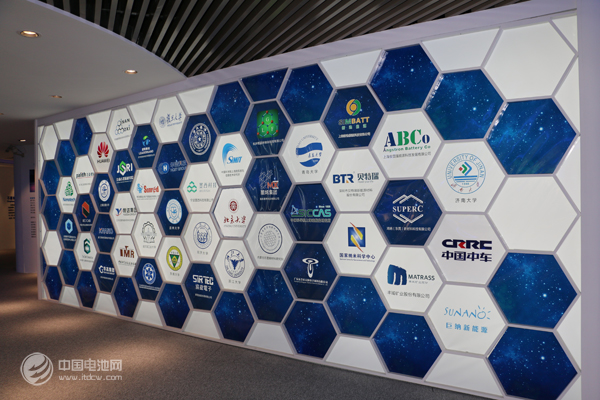 石墨烯量產后 中東石油富國將會破產? 石墨烯量產后 中東石油富國將會破產?