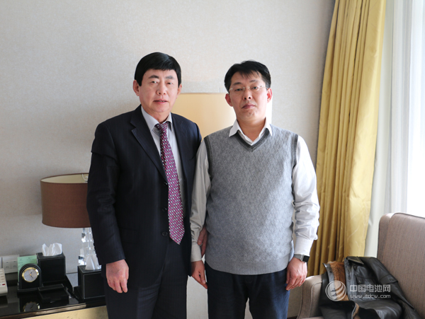 山東省汽車行業協會常務副會長兼秘書長魏學勤(左)與中國電池網CEO于清教合影 山東省汽車行業協會常務副會長兼秘書長魏學勤(左)與中國電池網CEO于清教合影