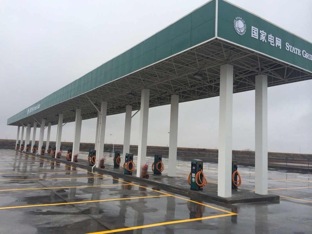 搶地建樁 新能源汽車充電設(shè)施亂象已現(xiàn) 搶地建樁 新能源汽車充電設(shè)施亂象已現(xiàn)