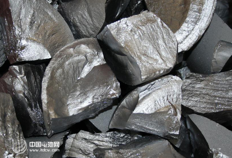 多晶硅材料基礎(chǔ)地位不可動(dòng)搖 2015年裝機(jī)量達(dá)16.5GW