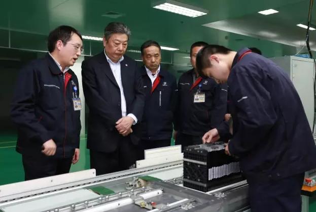 中航工業(yè)集團公司董事長、黨組書記林左鳴視察中航鋰電
