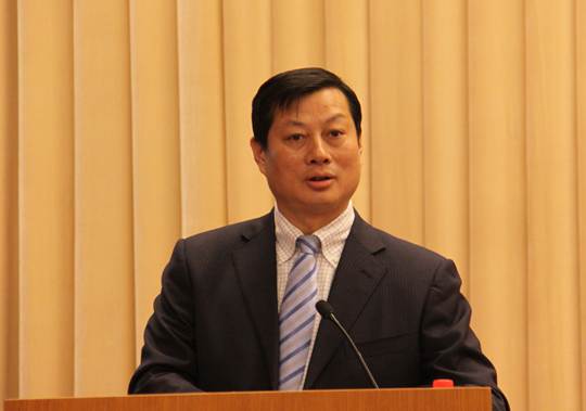 中國汽車工業(yè)協(xié)會第八屆理事會會長/東風(fēng)汽車公司董事長、黨委書記竺延風(fēng)主持會議并講話 中國汽車工業(yè)協(xié)會第八屆理事會會長/東風(fēng)汽車公司董事長、黨委書記竺延風(fēng)主持會議并講話