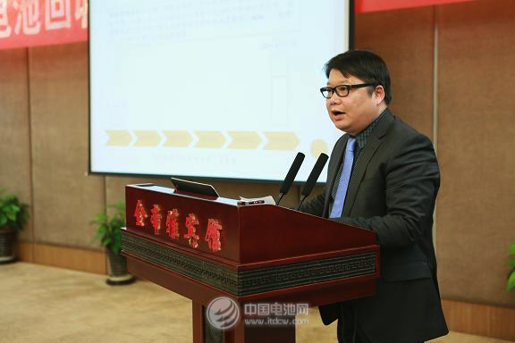 贛州市豪鵬科技有限公司總經理區漢成主持會議 贛州市豪鵬科技有限公司總經理區漢成主持會議