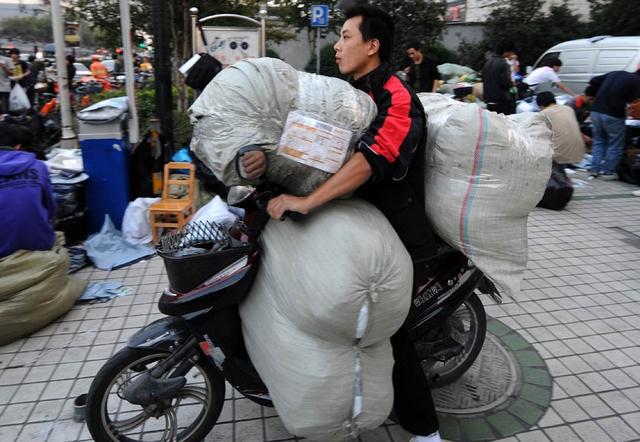 深圳啟動“史上最嚴”禁摩限電令 快遞行業受重創