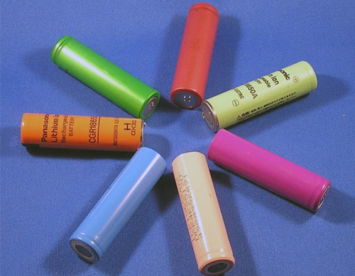 動(dòng)力電池引來(lái)巨額投資 安全性和一致性待提升 動(dòng)力電池引來(lái)巨額投資 安全性和一致性待提升