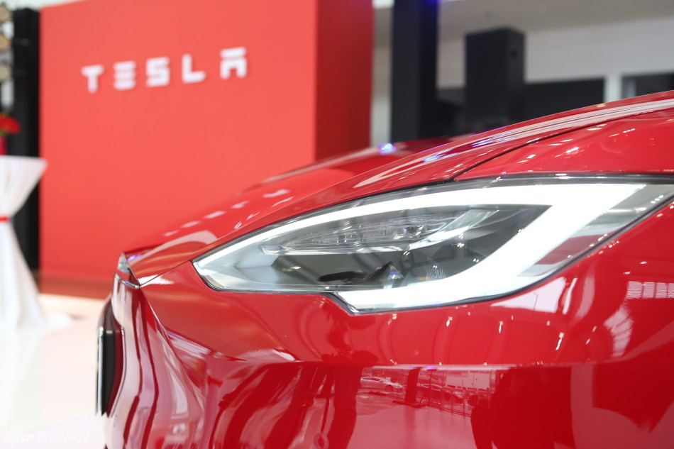 特斯拉新版Model S亮相:在中國防霧霾?改進外觀 特斯拉新版Model S亮相:在中國防霧霾?改進外觀