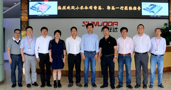 雷軍一行考察欣旺達(dá)