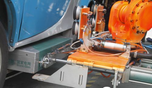 江蘇鎮(zhèn)江研發(fā)機(jī)器人給電動(dòng)汽車(chē)換電池 全程只要3分鐘