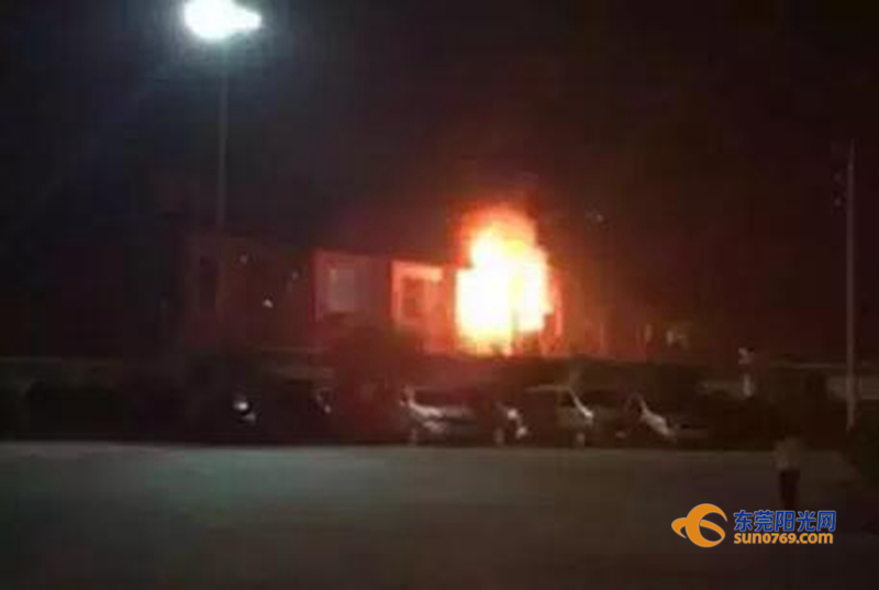 廣東深圳:中準能源廢舊圓柱鋰電池堆冒煙起火 無傷亡 廣東深圳:中準能源廢舊圓柱鋰電池堆冒煙起火 無傷亡