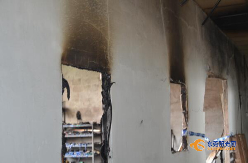 廣東深圳:中準能源廢舊圓柱鋰電池堆冒煙起火 無傷亡 廣東深圳:中準能源廢舊圓柱鋰電池堆冒煙起火 無傷亡