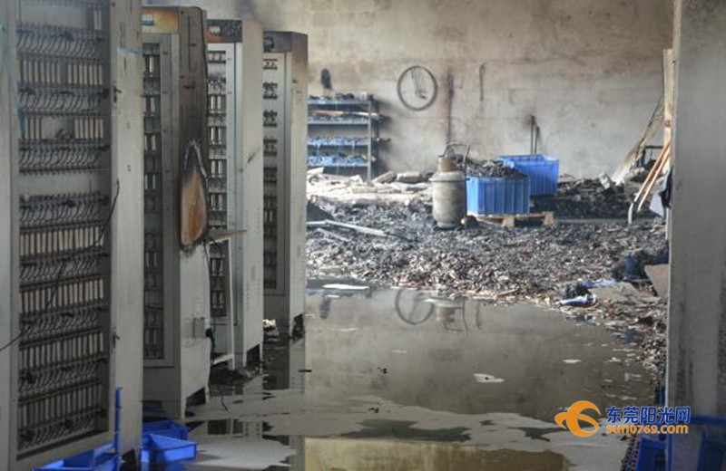 廣東深圳:中準能源廢舊圓柱鋰電池堆冒煙起火 無傷亡 廣東深圳:中準能源廢舊圓柱鋰電池堆冒煙起火 無傷亡