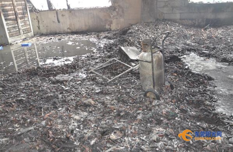 廣東深圳:中準能源廢舊圓柱鋰電池堆冒煙起火 無傷亡 廣東深圳:中準能源廢舊圓柱鋰電池堆冒煙起火 無傷亡