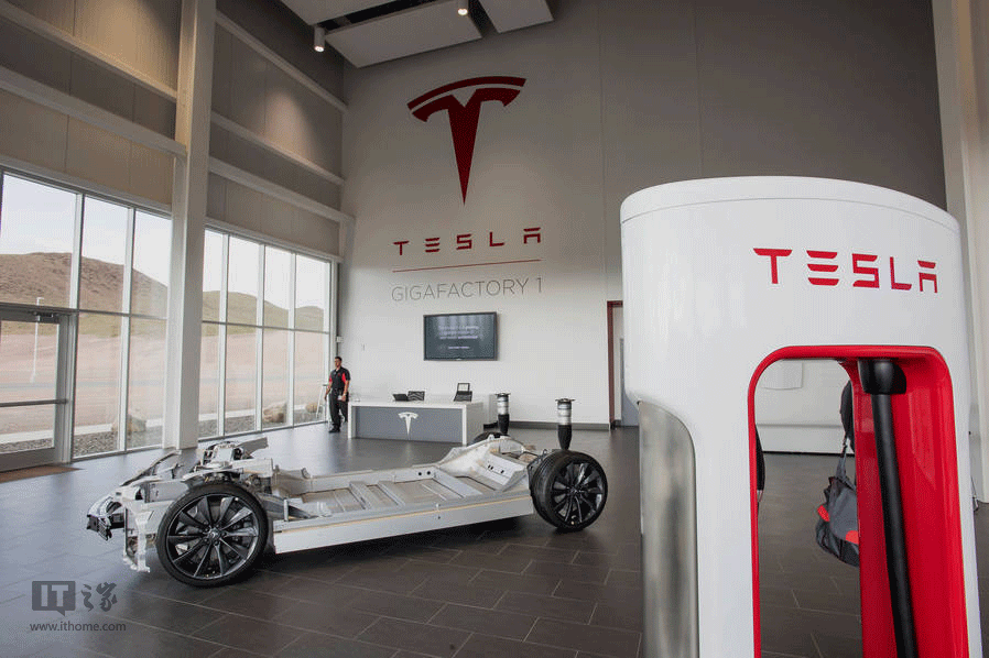 實拍100個足球場大小的特斯拉超級電池工廠 實拍100個足球場大小的特斯拉超級電池工廠