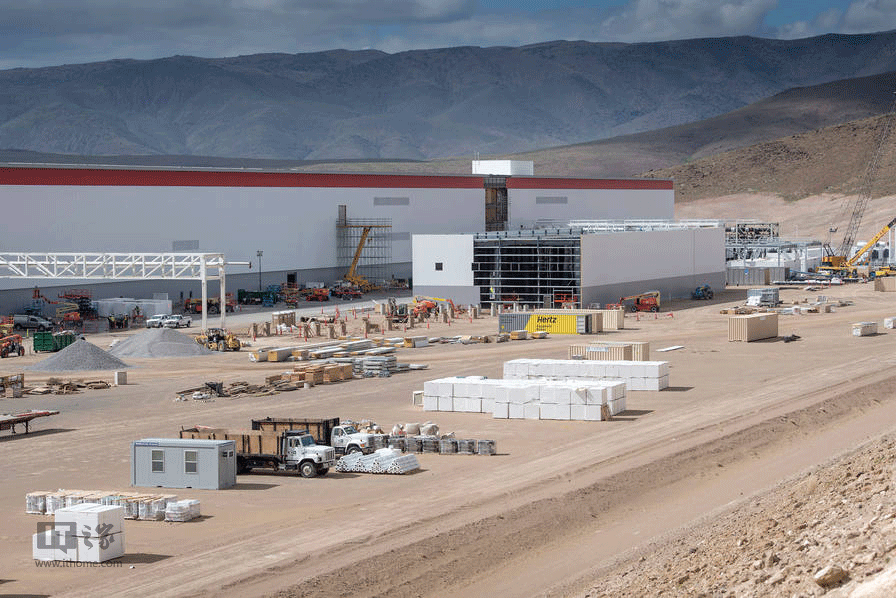 實拍100個足球場大小的特斯拉超級電池工廠 實拍100個足球場大小的特斯拉超級電池工廠