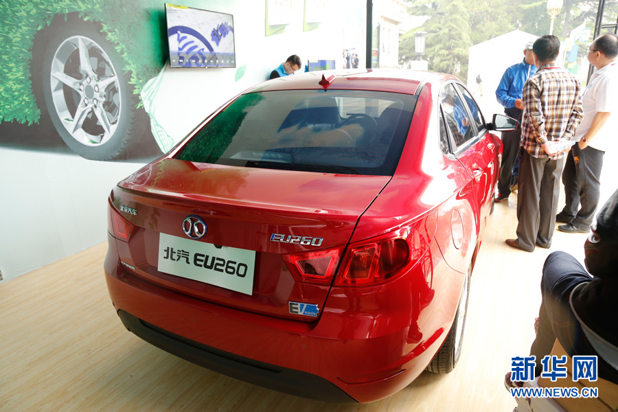 北汽EU260在北京科技周主場亮相 新能源車未來已來
