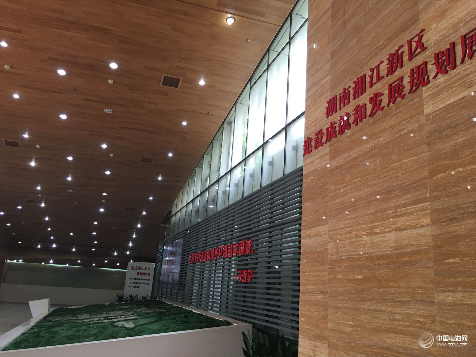 第4屆鋰電“達沃斯”論壇組委會秘書長、電池百人會常務副理事長兼秘書長于清教一行應邀抵達長沙，在寧鄉高新區、長沙市人民政府、長沙市經信委、中國（長沙）先進電池材料及電池產業技術創新戰略聯盟和中南大學就第4屆鋰電“達沃斯”論壇籌備情況及舉辦城市等進行調研交流