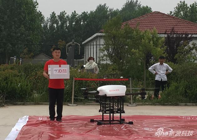 京東用無人機送出首個訂單 無人機送貨真成現實啦？