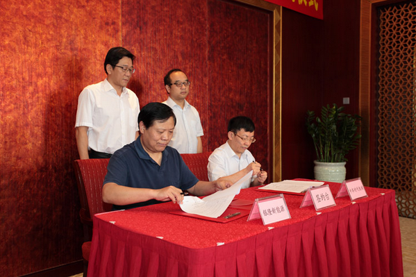 銀隆新能源&中車(chē)時(shí)代戰(zhàn)略合作協(xié)議簽訂儀式現(xiàn)場(chǎng)