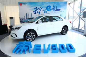 秦EV300 展示VTOL功能-比亞迪新能源“充電樹” 秦EV300 展示VTOL功能-比亞迪新能源“充電樹”