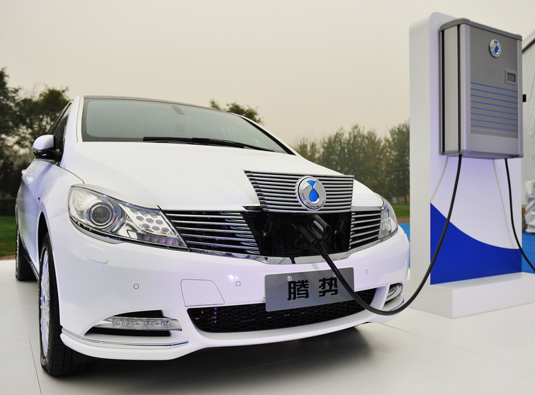 車市半年報出爐增勢明顯 新能源車將迎發展拐點 車市半年報出爐增勢明顯 新能源車將迎發展拐點