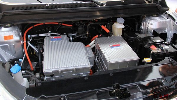 新能源汽車爆發增長 三元鋰電池漸成主流