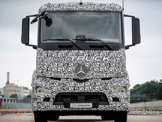 戴姆勒推出電動版載重卡車 一次充電續航200公里 戴姆勒推出電動版載重卡車 一次充電續航200公里