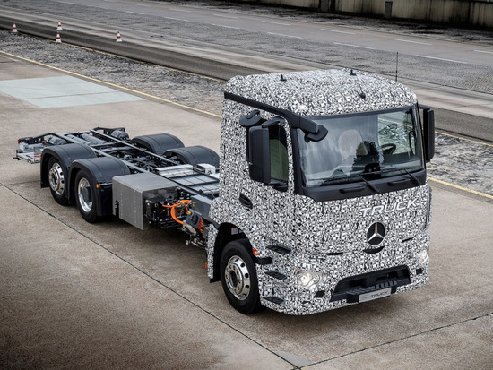 戴姆勒推出電動版載重卡車 一次充電續航200公里 戴姆勒推出電動版載重卡車 一次充電續航200公里