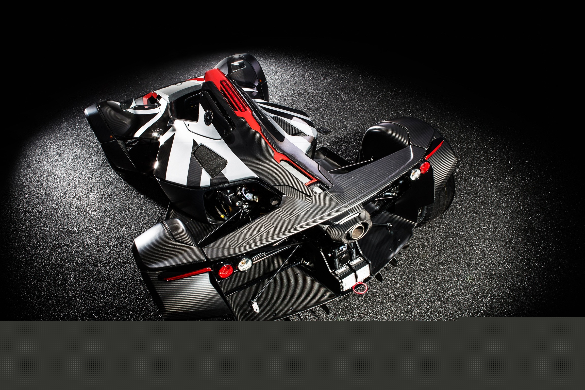 英國車企打造全球首臺石墨烯車身汽車 強度大增 英國車企打造全球首臺石墨烯車身汽車 強度大增