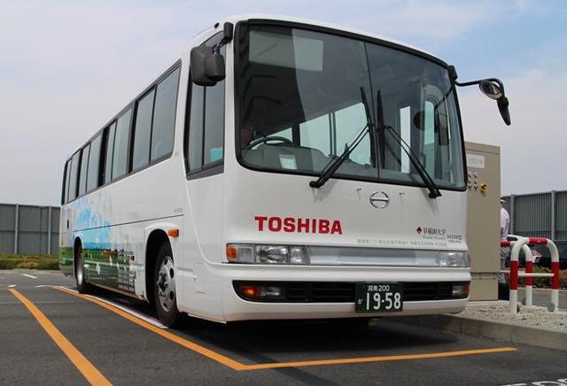 特斯拉過時了?東芝測試電動巴士無線充電技術 特斯拉過時了?東芝測試電動巴士無線充電技術