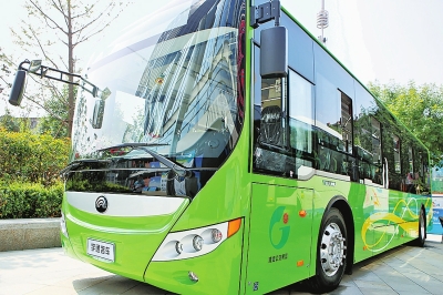 參加會(huì)展的宇通電動(dòng)客車(chē)。記者聶冬晗攝