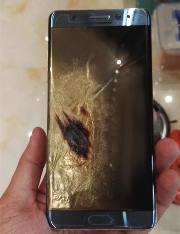 三星Note7國行版也炸了:網(wǎng)友爆料突然黑屏發(fā)生爆炸 三星Note7國行版也炸了:網(wǎng)友爆料突然黑屏發(fā)生爆炸