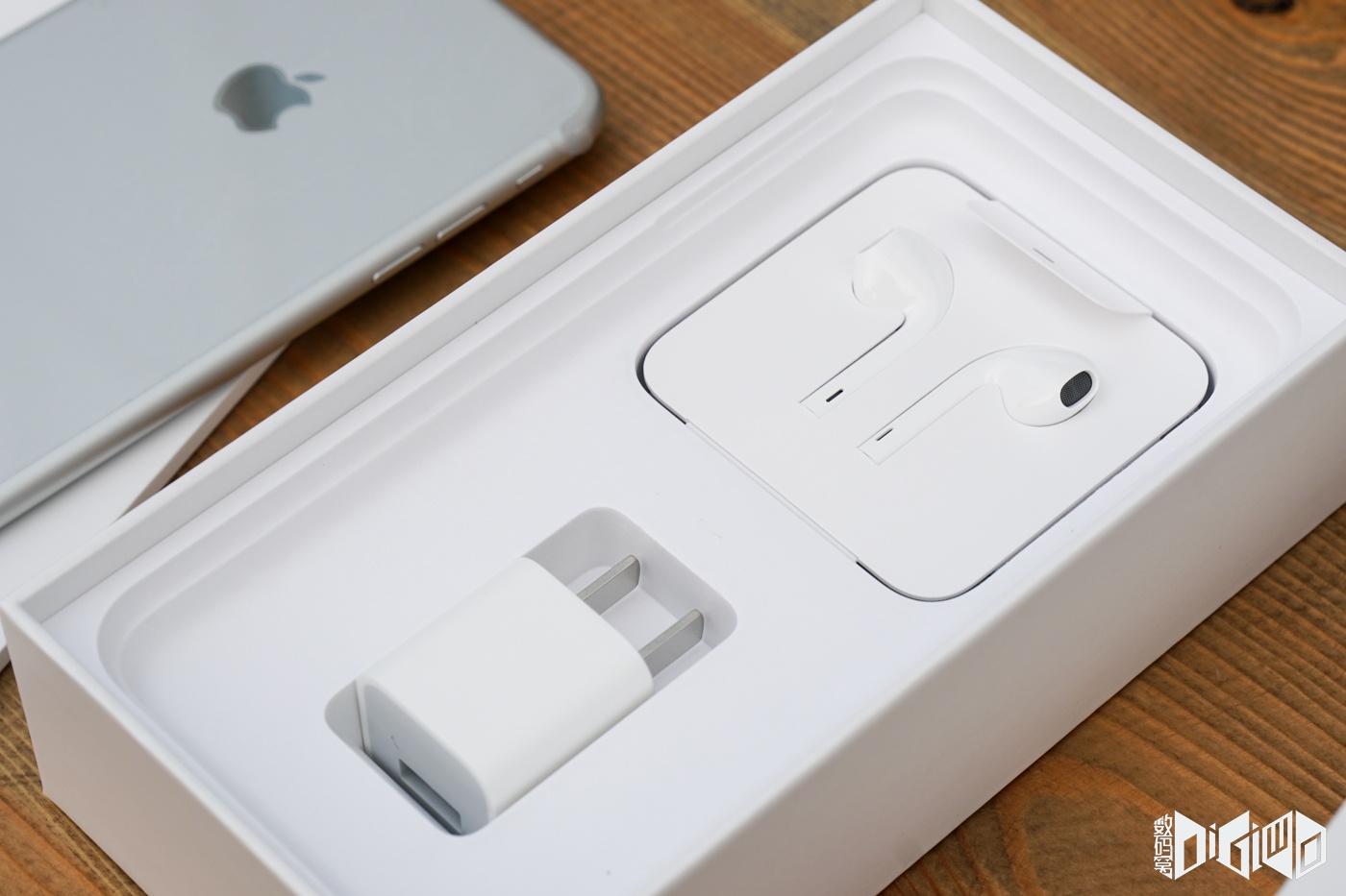 iPhone 7 Plus銀色開箱 續航時間比iPhone 6s高2小時