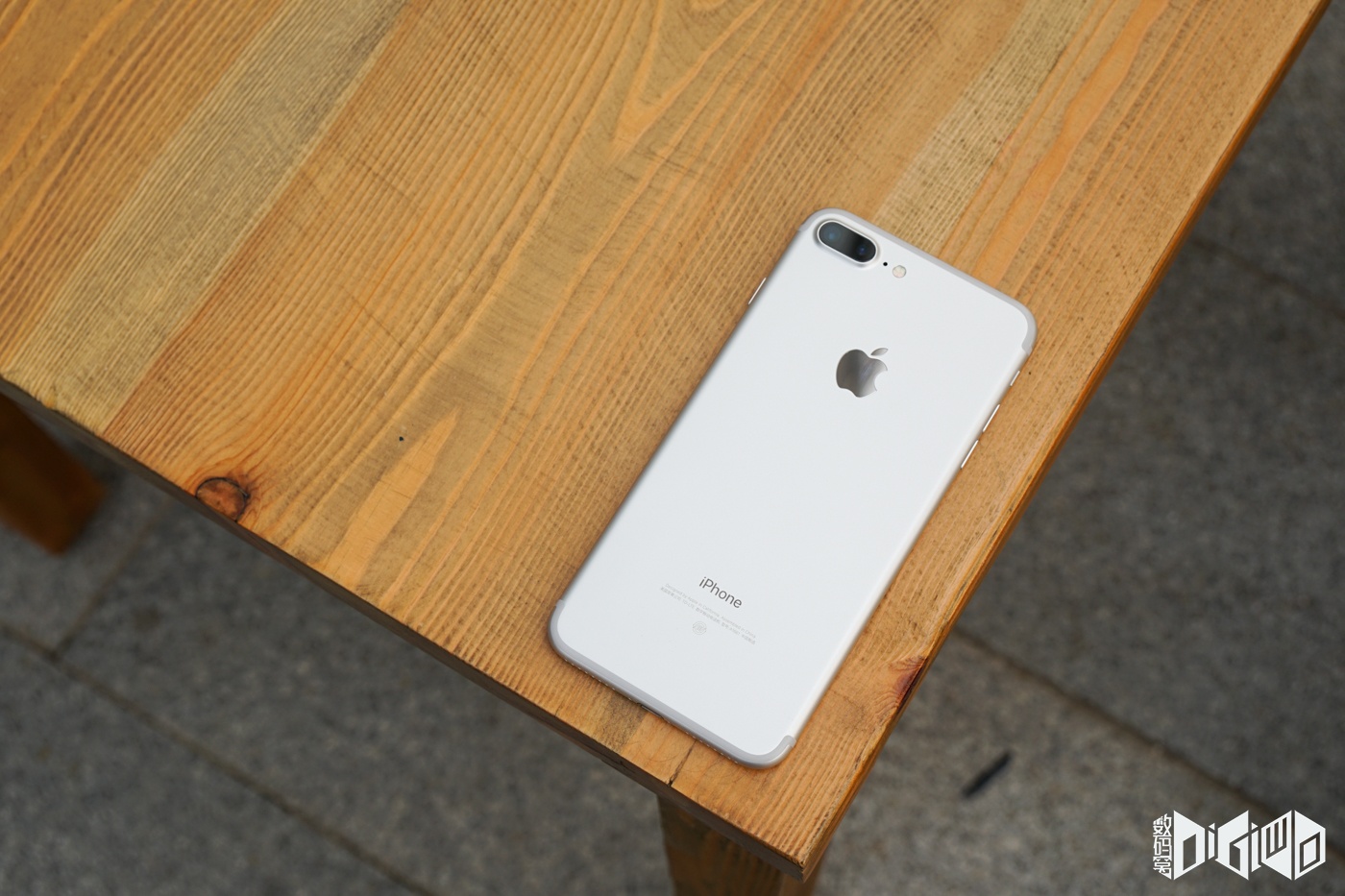 iPhone 7 Plus銀色開箱 續航時間比iPhone 6s高2小時