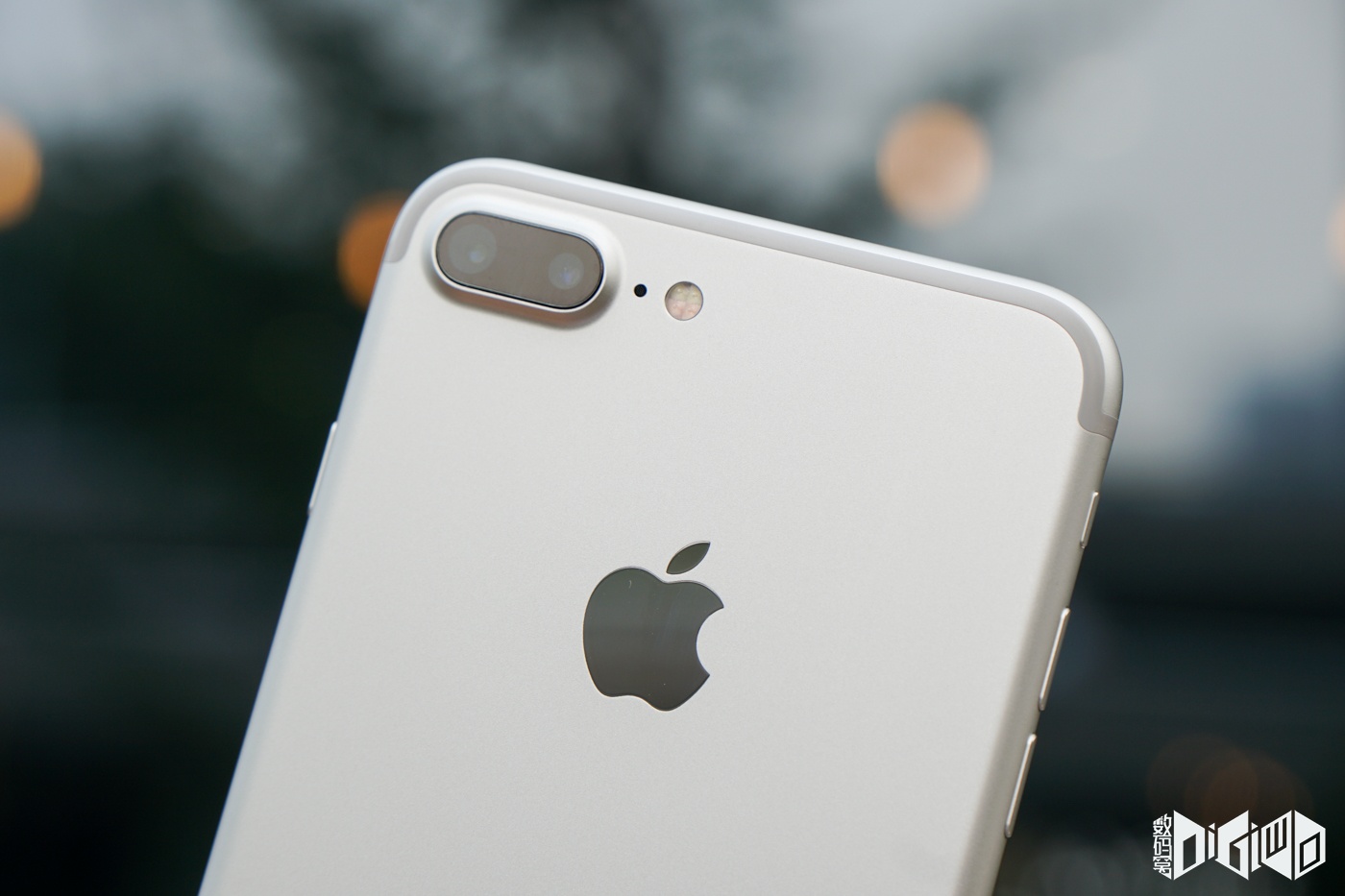 iPhone 7 Plus銀色開箱 續航時間比iPhone 6s高2小時