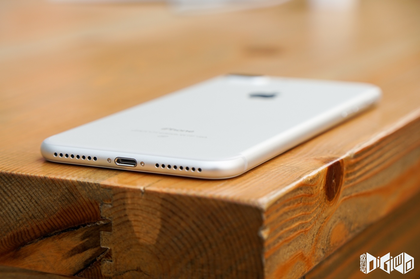 iPhone 7 Plus銀色開箱 續航時間比iPhone 6s高2小時