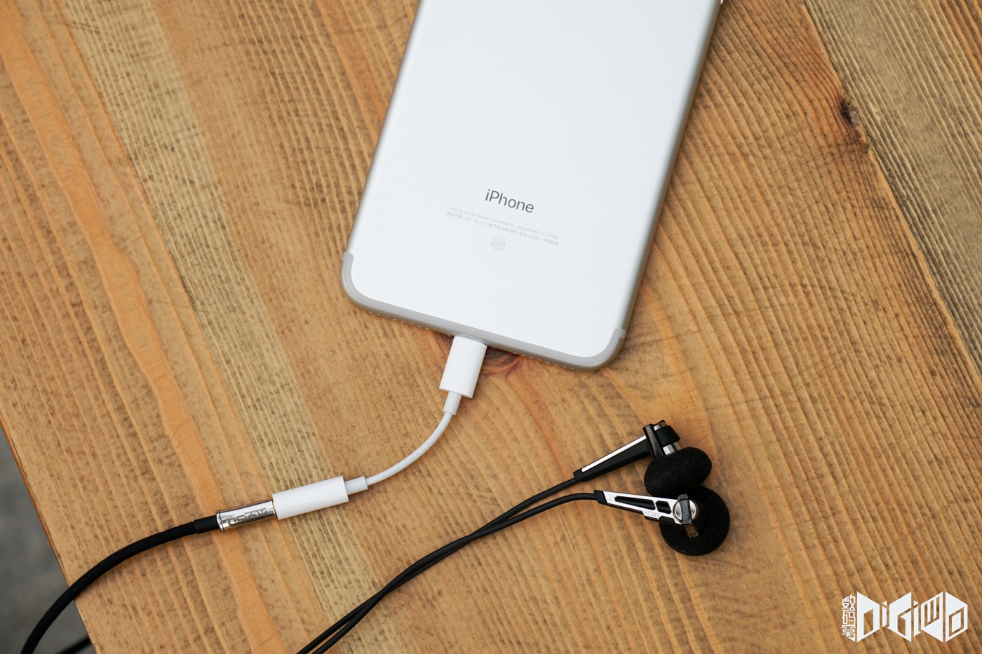 iPhone 7 Plus銀色開箱 續航時間比iPhone 6s高2小時