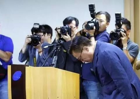 三星電子手機業務負責人高東真就電池問題致歉