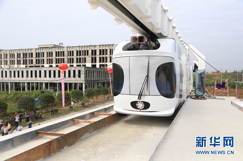 中國(guó)首輛鋰電池動(dòng)力包空鐵 在成都雙流掛線 中國(guó)首輛鋰電池動(dòng)力包空鐵 在成都雙流掛線